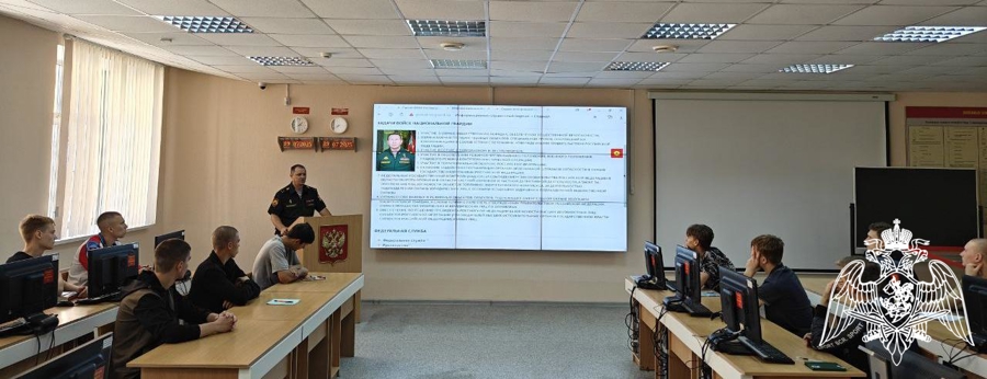 На факультете (связи) с абитуриентами проведено военно-политическое информирование