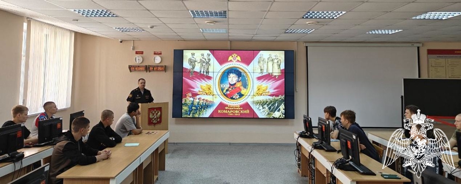 На факультете (связи) с абитуриентами проведено военно-политическое информирование
