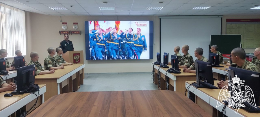 С курсантами 1 курса факультета (связи) проведено военно-политическое информирование на тему «21 августа — День офицера России»