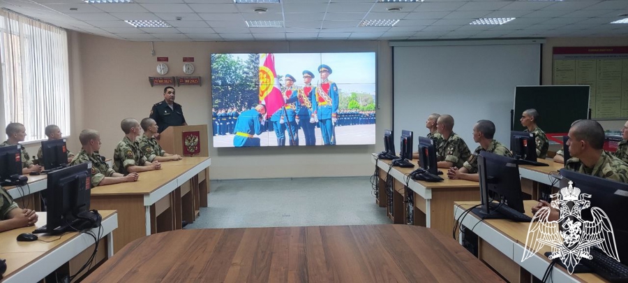 С курсантами 1 курса факультета (связи) проведено военно-политическое информирование на тему «21 августа — День офицера России»