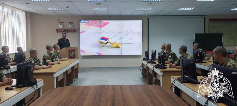 С курсантами 1 курса факультета (связи) проведено военно-политическое информирование на тему «21 августа — День офицера России»
