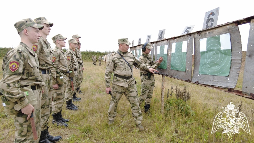 С курсантами 1 курса  проводятся учебные занятия по программе общевойсковой подготовки