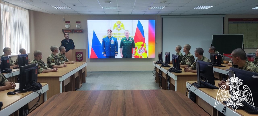 С курсантами 1 курса факультета (связи) проведено военно-политическое информирование на тему «21 августа — День офицера России»