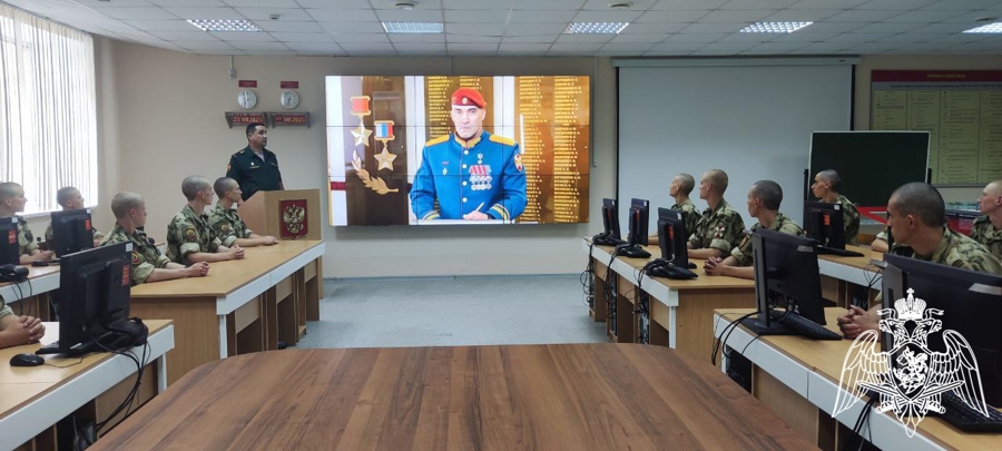 С курсантами 1 курса факультета (связи) проведено военно-политическое информирование на тему «21 августа — День офицера России»