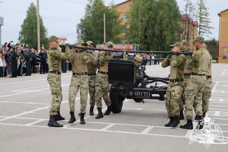 Курсанты Пермского военного института Росгвардии приняли военную присягу