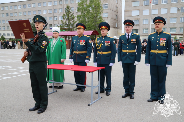Курсанты Пермского военного института Росгвардии приняли военную присягу