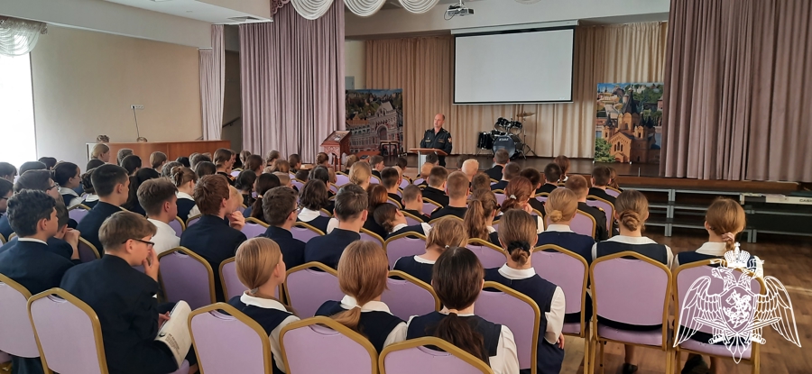Преподавателем кафедры информационных технологий и защиты информации факультета была проведена агитационно-пропагандистская работа с учащимися профильного кадетского класса Сормовской православной гимназии им. святого апостола евангелиста Иоанна Богослова (г. Нижний Новгород)