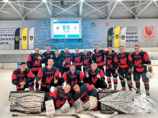 Команда военного института по хоккею с шайбой провела первую игру чемпионата Офицерской хоккейной лиги в Пермском крае сезона 2025–2026 года