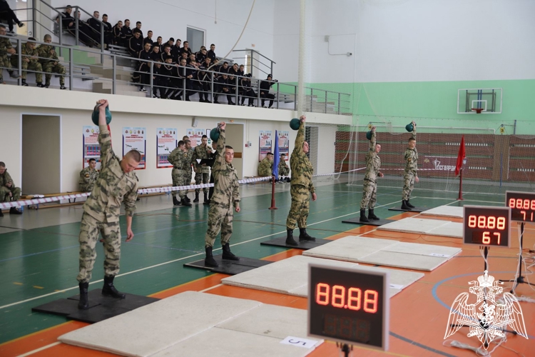 В Пермском военном институте прошел чемпионат  по военно-прикладному спорту (рывок гири)