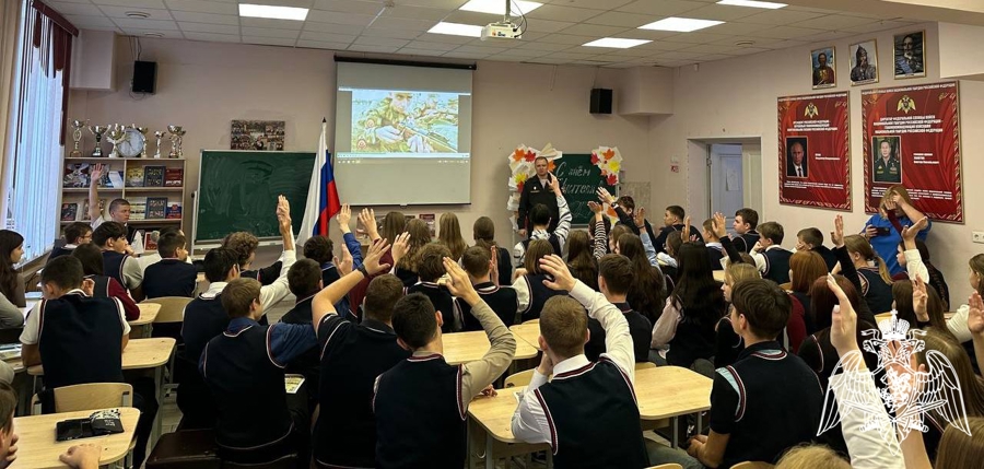 Офицер факультета (связи) провел профориентационное мероприятие с учащимися средней образовательной школы № 101 города Перми