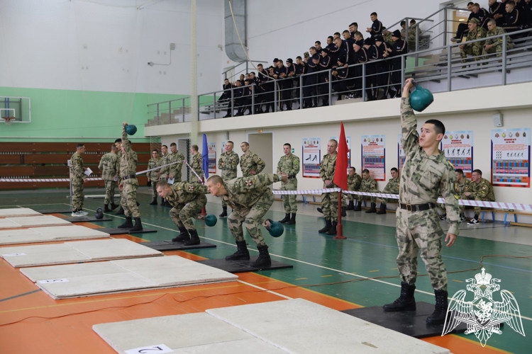В Пермском военном институте прошел чемпионат  по военно-прикладному спорту (рывок гири)