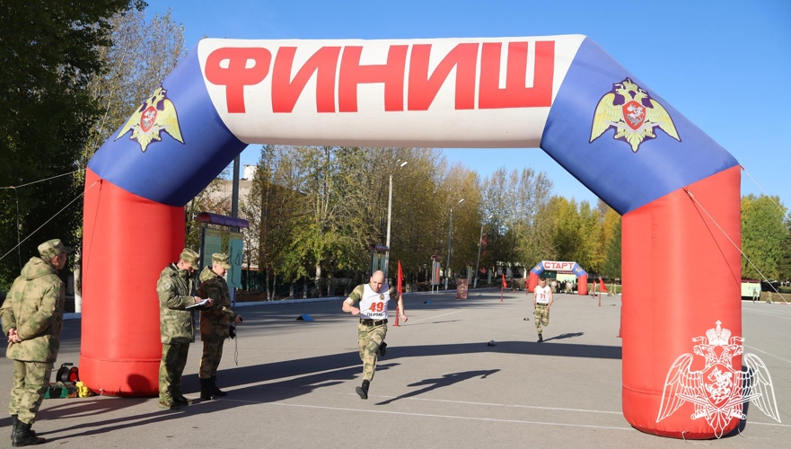Военнослужащие Пермского военного института приняли участие в смотре физической подготовки и спортивно-массовой работы курсантов и командиров подразделений выпускных курсов