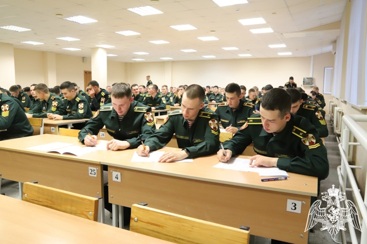 Курсанты Пермского военного института приняли участие в общероссийской образовательной акции «Всероссийский экономический диктант—2025»