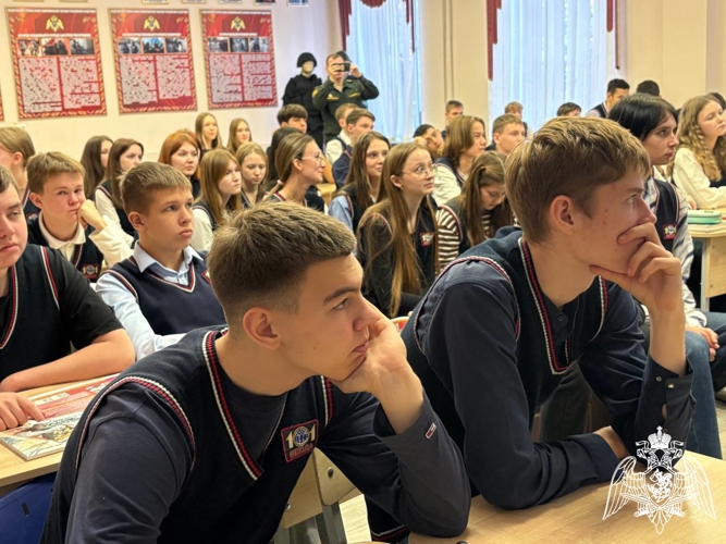 Офицер факультета (связи) провел профориентационное мероприятие с учащимися средней образовательной школы № 101 города Перми