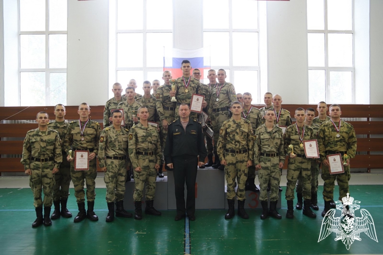 В Пермском военном институте прошел чемпионат  по военно-прикладному спорту (рывок гири)