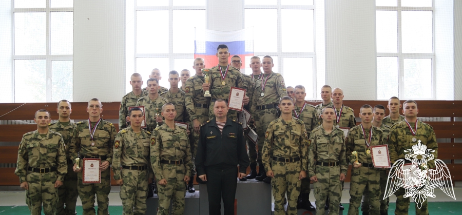 В Пермском военном институте прошел чемпионат  по военно-прикладному спорту (рывок гири)