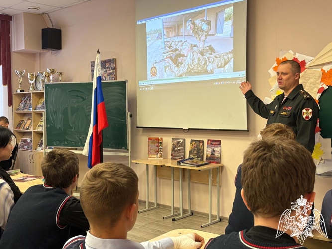 Офицер факультета (связи) провел профориентационное мероприятие с учащимися средней образовательной школы № 101 города Перми