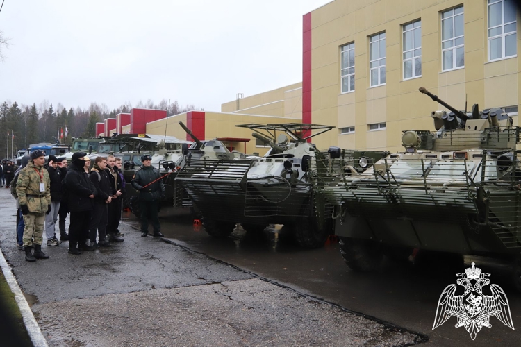 В Пермском военном институте проведен День призывника «Наша слава – Российская держава»