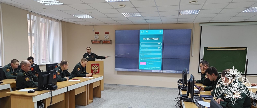 Военнослужащие военного института и члены их семей приняли участие в просветительской акции «Большой этнографический диктант»