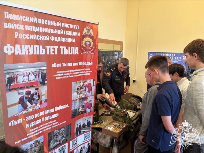 Военнослужащие Пермского военного института Росгвардии приняли участие в культурно-просветительском мероприятии  «Один день с Росгвардией»