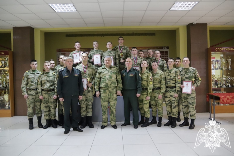 Военнослужащие Пермского военного института приняли участие в чемпионате института по служебному двоеборью