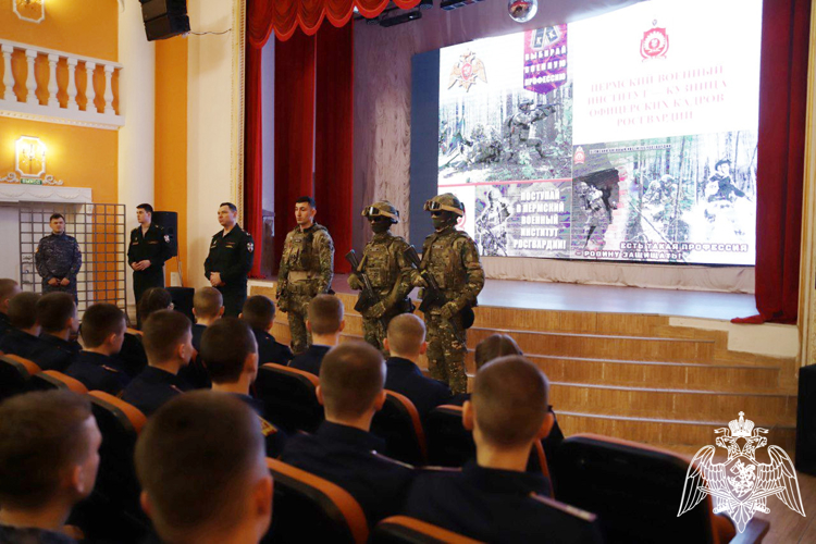 Военнослужащие Пермского военного института провели агитационно-пропагандистскую работу с воспитанниками  Пермского президентского кадетского училища имени Героя России Ф. Кузьмина войск национальной гвардии Российской Федерации