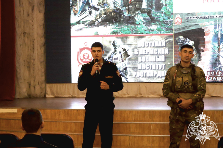 Военнослужащие Пермского военного института провели агитационно-пропагандистскую работу с воспитанниками  Пермского президентского кадетского училища имени Героя России Ф. Кузьмина войск национальной гвардии Российской Федерации