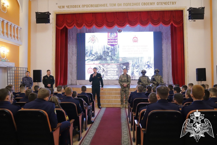 Военнослужащие Пермского военного института провели агитационно-пропагандистскую работу с воспитанниками  Пермского президентского кадетского училища имени Героя России Ф. Кузьмина войск национальной гвардии Российской Федерации