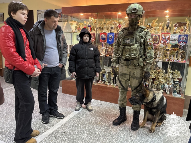 В Пермском военном институте Росгвардии состоялась экскурсия для детей, подопечных Пермского филиала Государственного фонда «Защитники Отечества»