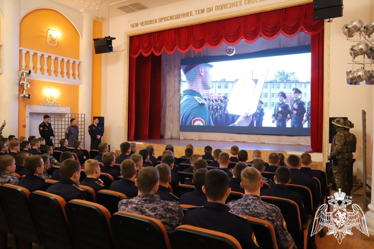 Военнослужащие Пермского военного института провели агитационно-пропагандистскую работу с воспитанниками  Пермского президентского кадетского училища имени Героя России Ф. Кузьмина войск национальной гвардии Российской Федерации