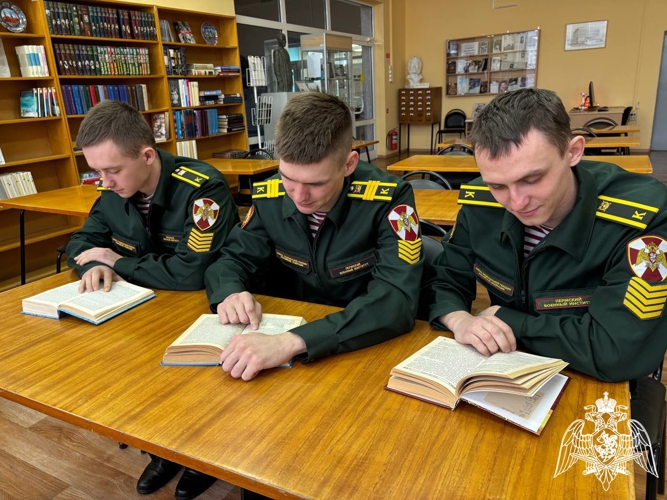 Курсанты факультета (технического обеспечения) посетили библиотеку им. М. Горького