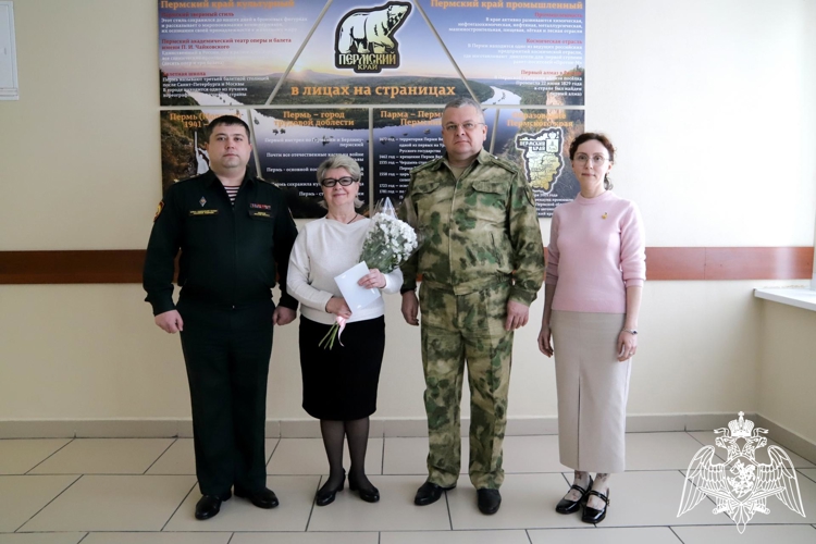 Командование и весь личный состав военного института поздравили сотрудника с Юбилеем