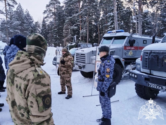 Педагогические работники и курсанты военного института приняли участие в проведении с кадетами Пермского президентского кадетского училища имени Героя России Ф. Кузьмина войск национальной гвардии Российской Федерации учебно-полевого выхода