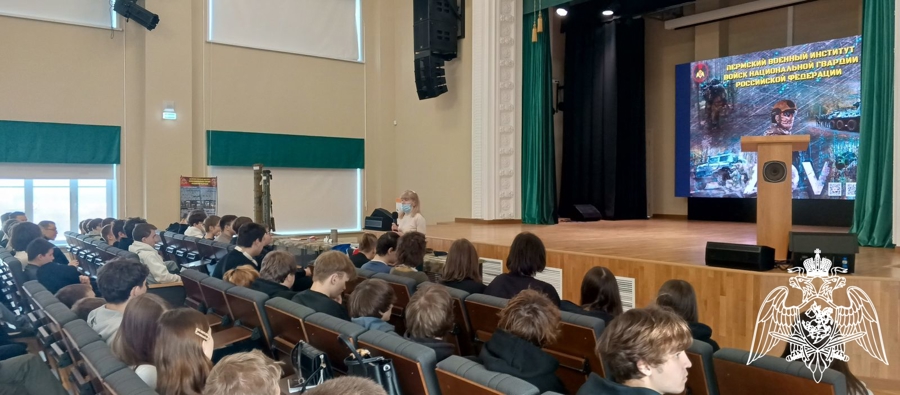 В Пермском политехническом колледже им. Н.Г. Славянова прошла выездная выставка коллекции образования музейного типа клуба Пермского военного института