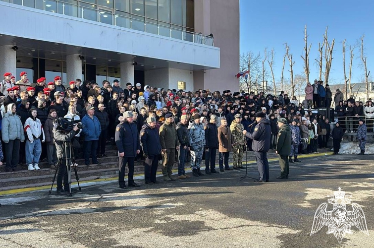 Военнослужащие Пермского военного института  приняли участие в патриотической акции «Один день с Росгвардией»