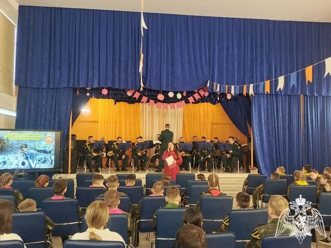 В Пермской школе бизнеса и предпринимательства прошла выездная выставка коллекции образования музейного типа клуба Пермского военного института