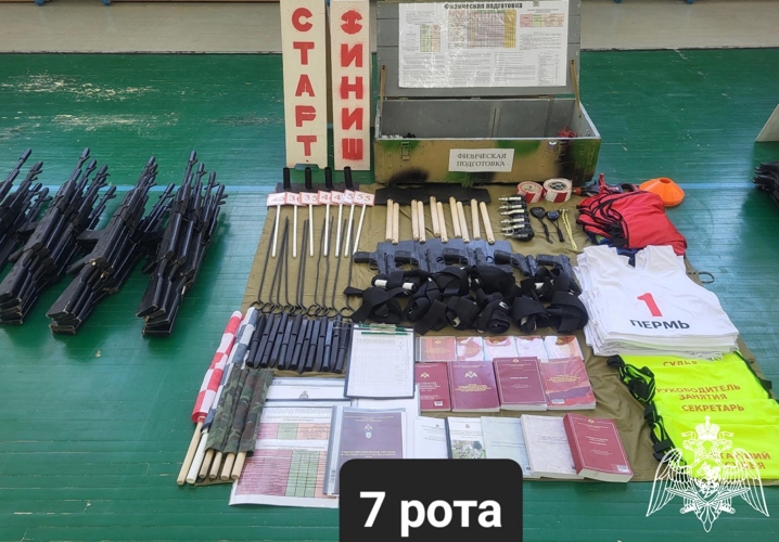 Военнослужащие Пермского военного института приняли участие в конкурсе на лучшее подразделение по развитию и совершенствованию приказарменной и переносной учебно-материальной базы по физической подготовке