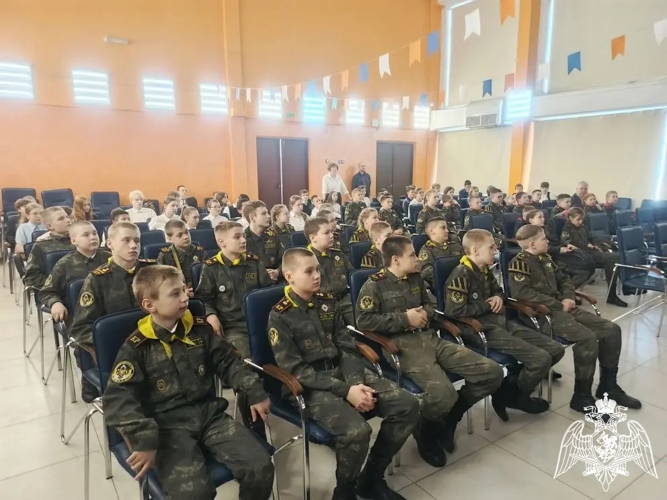 В Пермской школе бизнеса и предпринимательства прошла выездная выставка коллекции образования музейного типа клуба Пермского военного института