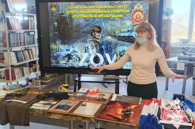В Перми в Техно-школе имени летчика-космонавта СССР, дважды Героя Советского Союза В.П. Савиных, прошла выездная выставка коллекции музея Пермского военного института — «Всегда на страже!»