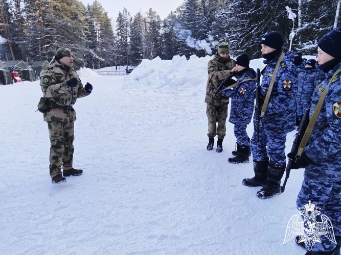 Педагогические работники и курсанты военного института приняли участие в проведении с кадетами Пермского президентского кадетского училища имени Героя России Ф. Кузьмина войск национальной гвардии Российской Федерации учебно-полевого выхода