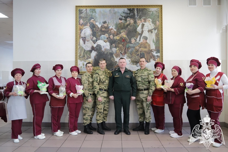 Начальник Пермского военного института Росгвардии поздравил с Международным женским днем представительниц прекрасной половины человечества