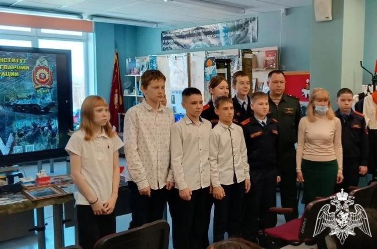 В Перми в Техно-школе имени летчика-космонавта СССР, дважды Героя Советского Союза В.П. Савиных, прошла выездная выставка коллекции музея Пермского военного института — «Всегда на страже!»