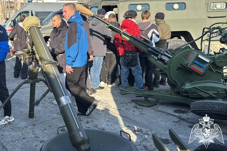 Военнослужащие Пермского военного института  приняли участие в патриотической акции «Один день с Росгвардией»
