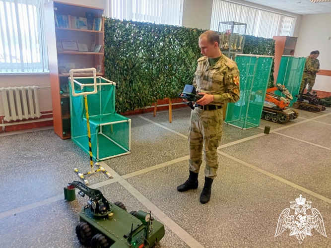 Преподавателями кафедры инженерного обеспечения служебно-боевой деятельности факультета (инженерного обеспечения) проведены практические занятия по теме «Робототехнические комплексы»