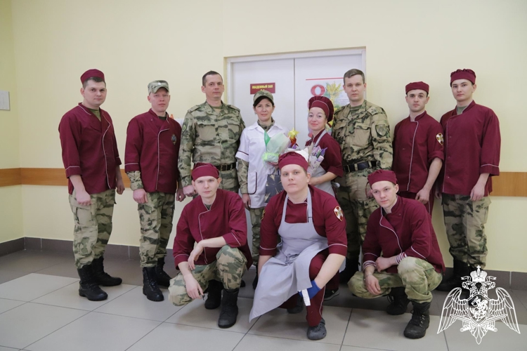 Начальник Пермского военного института Росгвардии поздравил с Международным женским днем представительниц прекрасной половины человечества