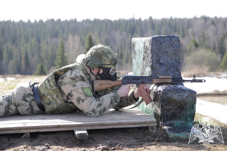 В Пермском военном институте курсанты выпускного курса приступили к сдаче экзамена по огневой подготовке
