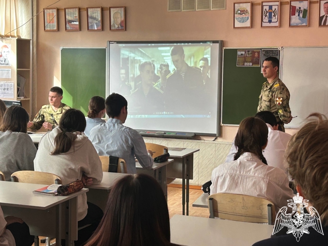 Курсанты факультета (связи и автоматизированного управления войсками) в ходе производственной практики провели занятия с военнослужащими воинских частей и учащимися образовательных учреждений по военно-профессиональной ориентации