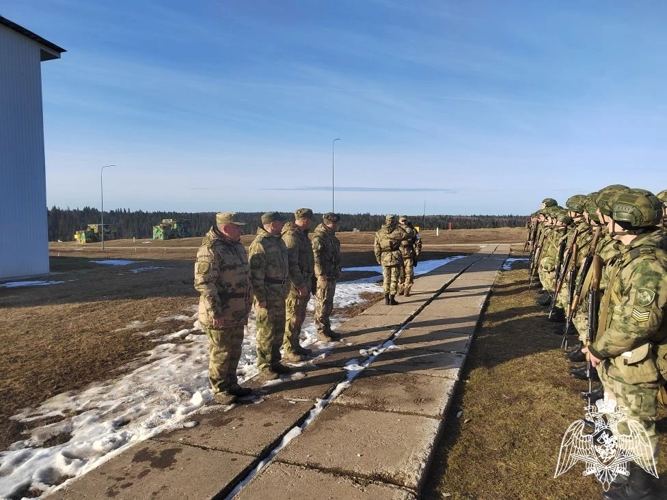 В Пермском военном институте курсанты выпускного курса приступили к сдаче экзамена по огневой подготовке