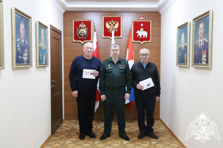 Начальник Пермского военного института войск национальной гвардии Российской Федерации полковник Ф.А. Сиволапов поздравил сотрудников с Юбилеем