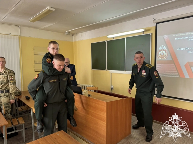 В Пермском военном институте проведена олимпиада «Борьба с искажением истории на примерах великих личностей России»
